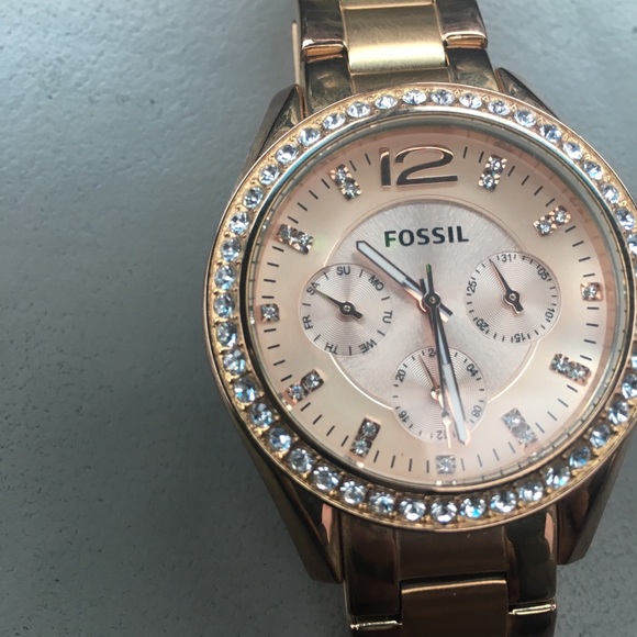 Women’s fossil watch main image 4